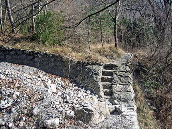 Escalier sur le torrent de Corbonne