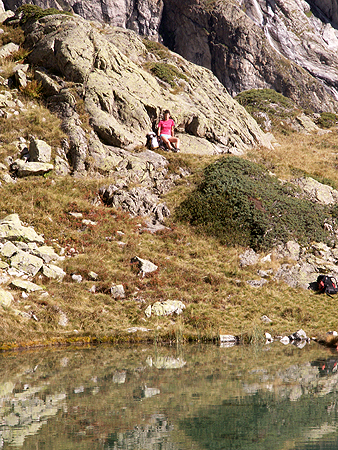 Gisle prend la meilleure place prs du lac Bleu